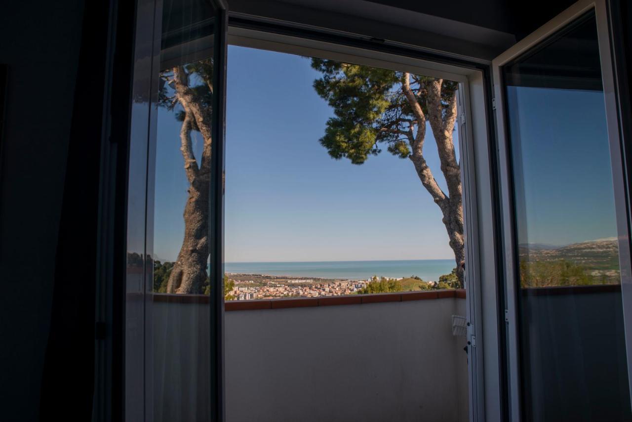 B&B Luna Blu Монтесильвано Экстерьер фото
