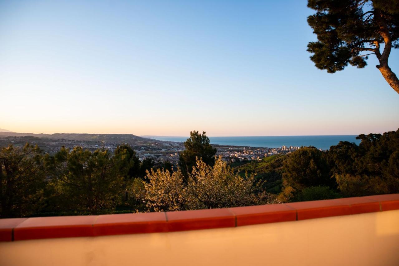B&B Luna Blu Монтесильвано Экстерьер фото